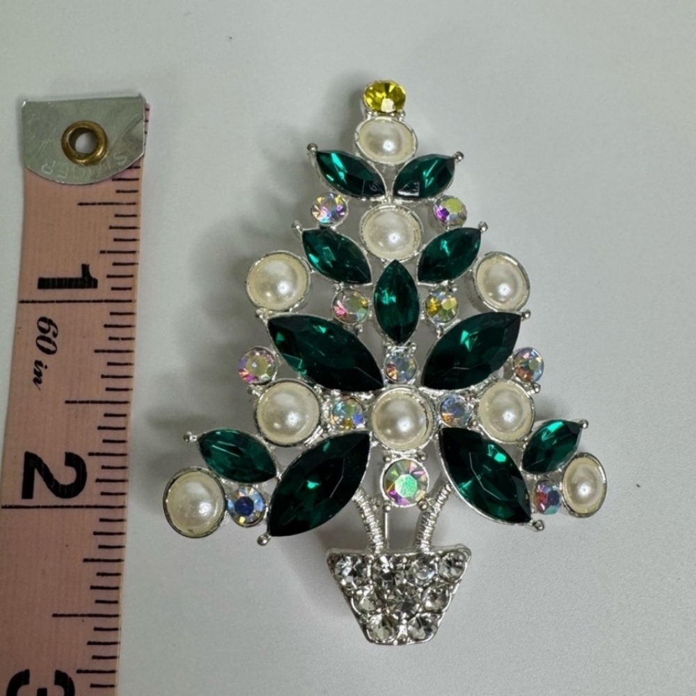 Avon Christmas Tree Brooch 2011 – Holiday Collector Piece